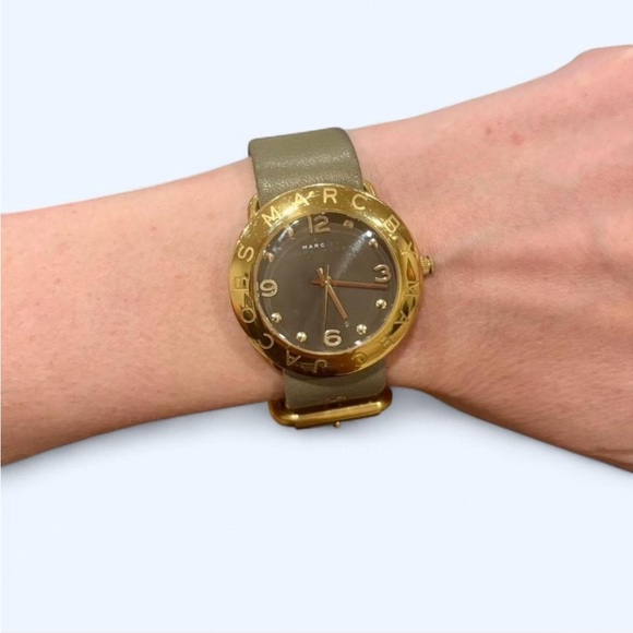 VTG Authentic Y2K Marc by Marc Jacobs Gold and Khaki Watch - Picture 1 of 8